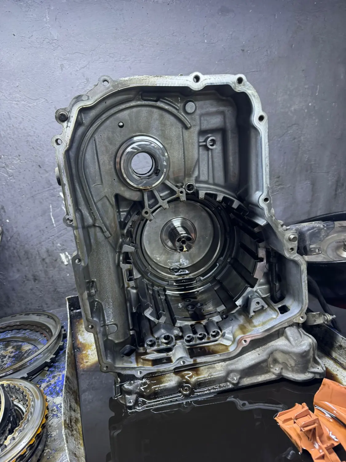 AS-CAR Servis atölyesinde otomatik şanzıman çalışması